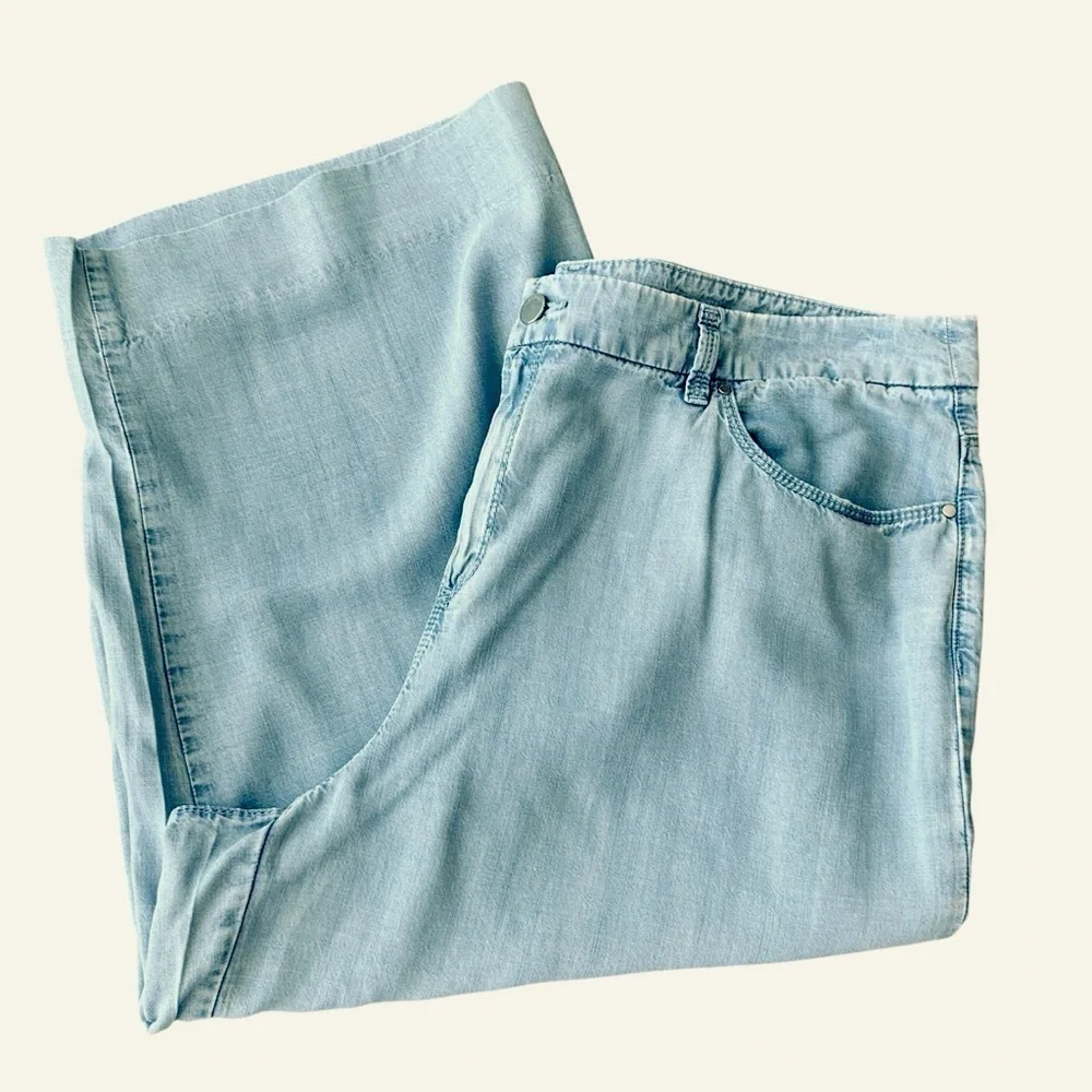 Chico’s Platinum Collection Wide Leg Cropped Lightweight Denim Pants, 2.5